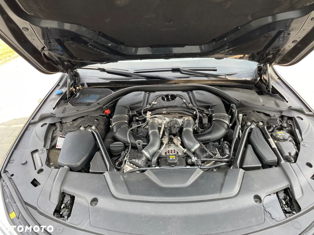 BMW Seria 7 - 32