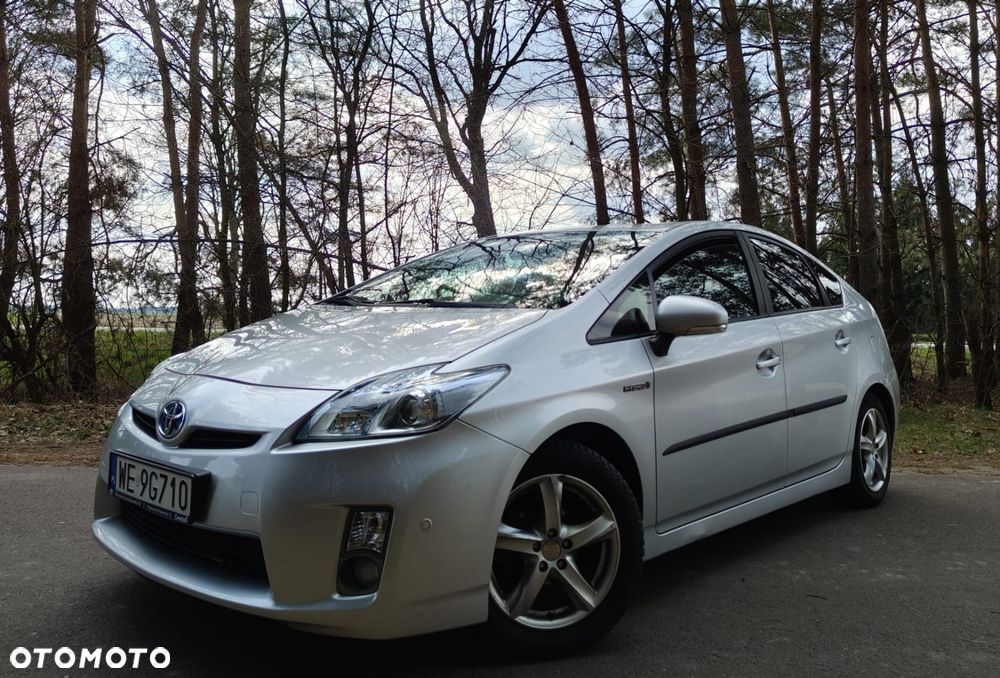 Toyota Prius (Hybrid) - 18