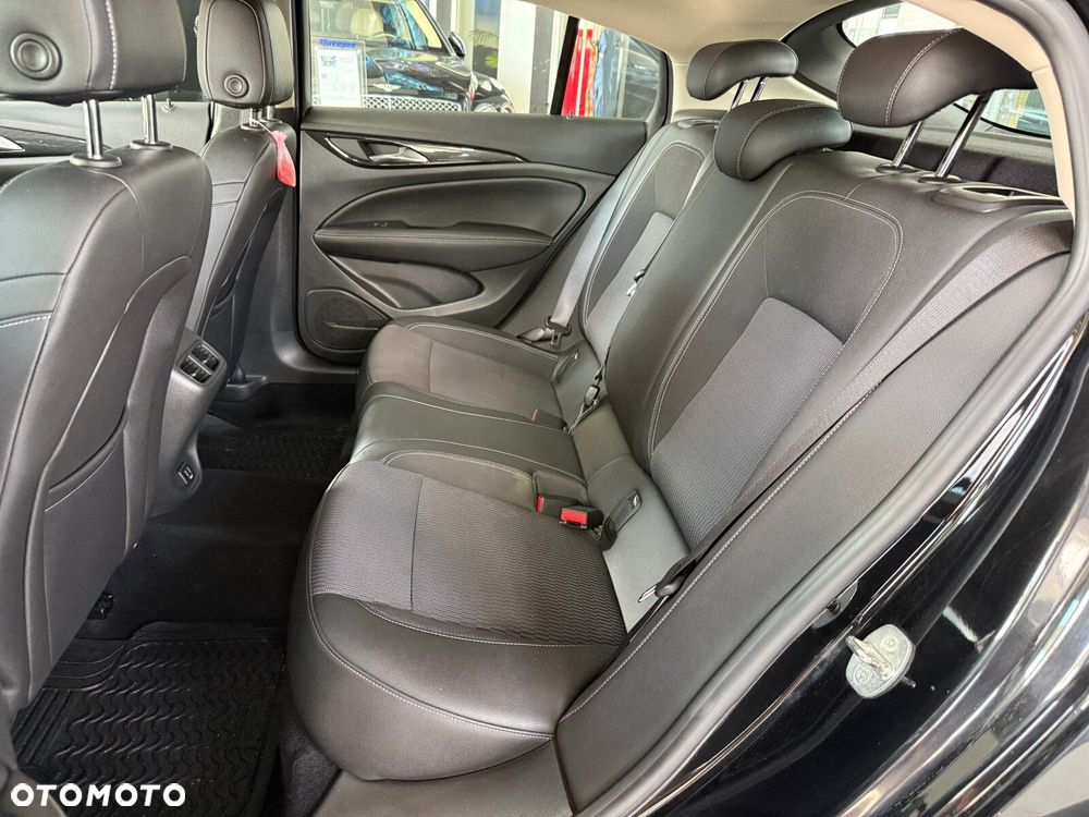 Opel Insignia - 11