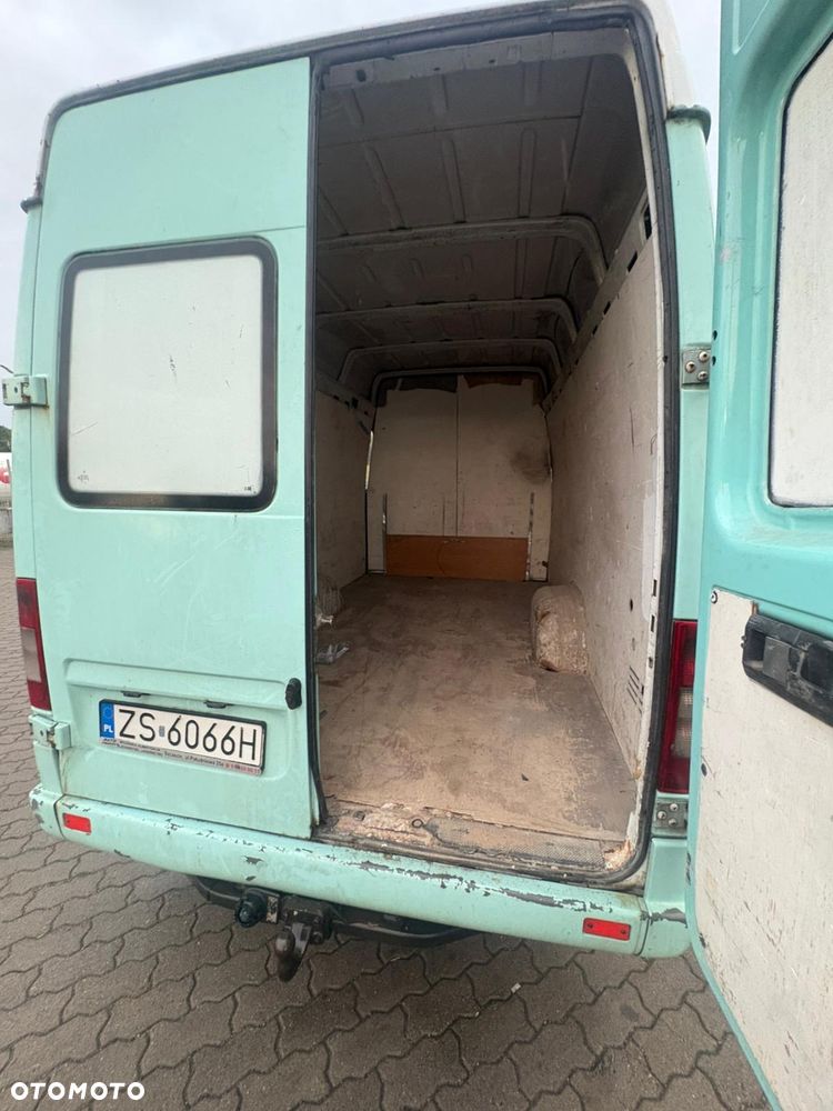 Mercedes-Benz Sprinter - 14