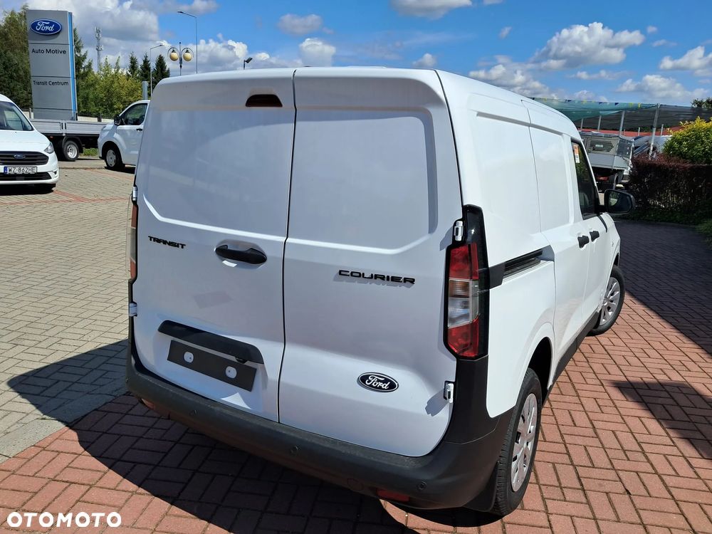 Ford Transit Courier - 10
