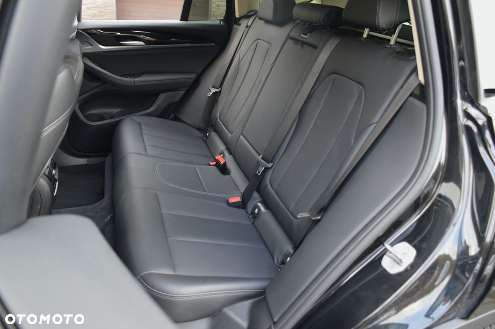 BMW X3 sDrive18d xLine sport - 25