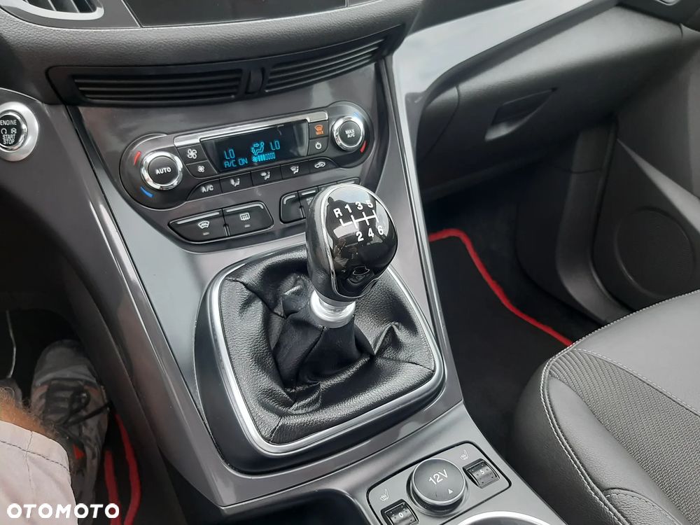 Ford Kuga 2.0 TDCi 2x4 Titanium - 22