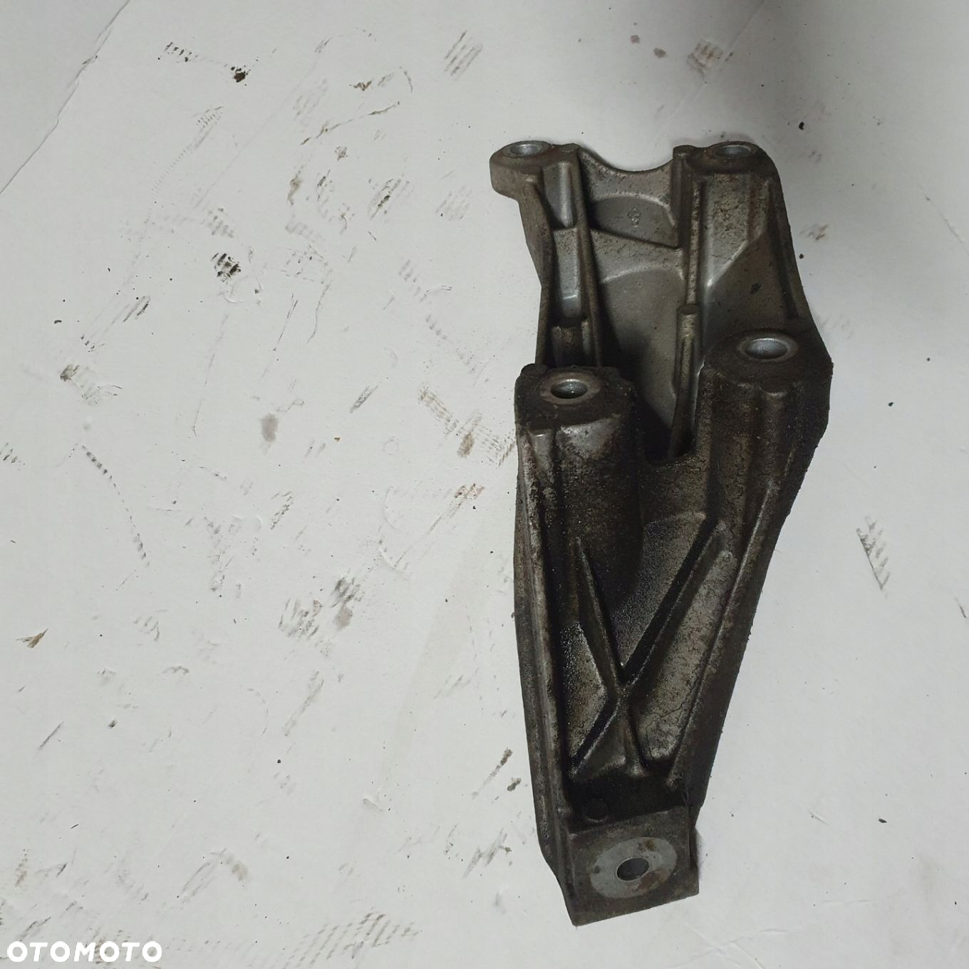 łapa silnika Audi A6 C6 2.0 TFSI 4F0199307R - 3