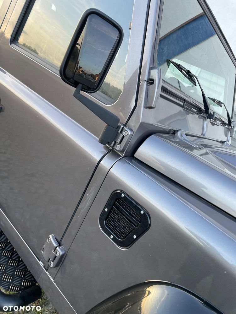 Land Rover Defender - 18