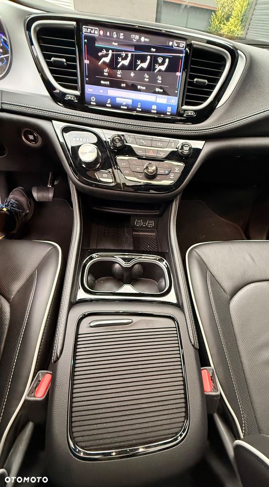Chrysler Pacifica - 21