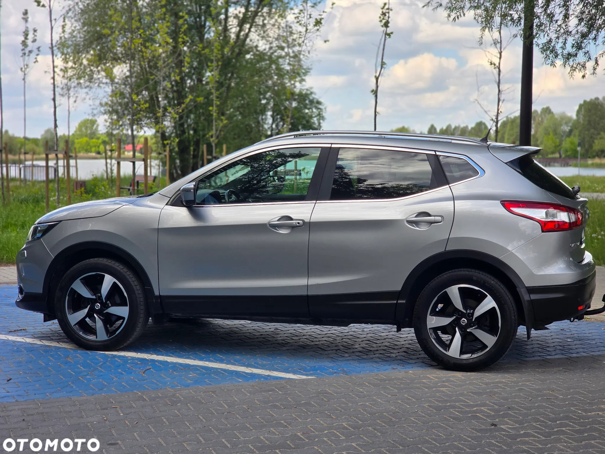 Nissan Qashqai 1.2 DIG-T Xtronic TEKNA+ - 4