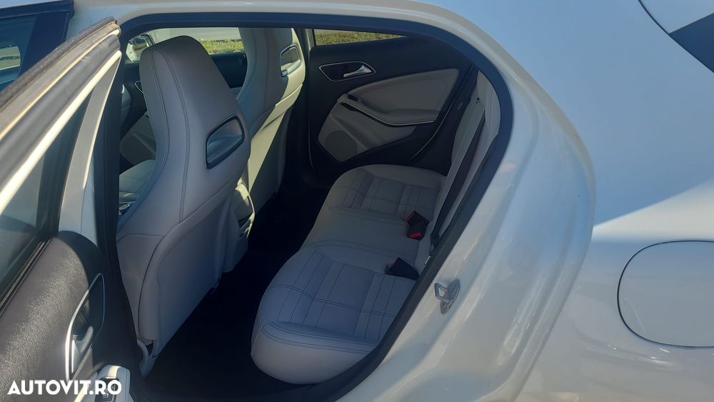 Mercedes-Benz GLA - 8