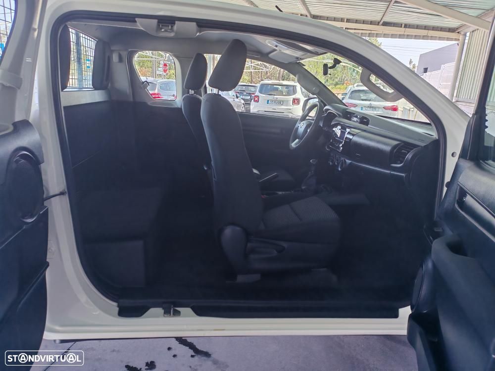 Toyota Hilux 2.4 D-4D 4WD CE 3L - 11