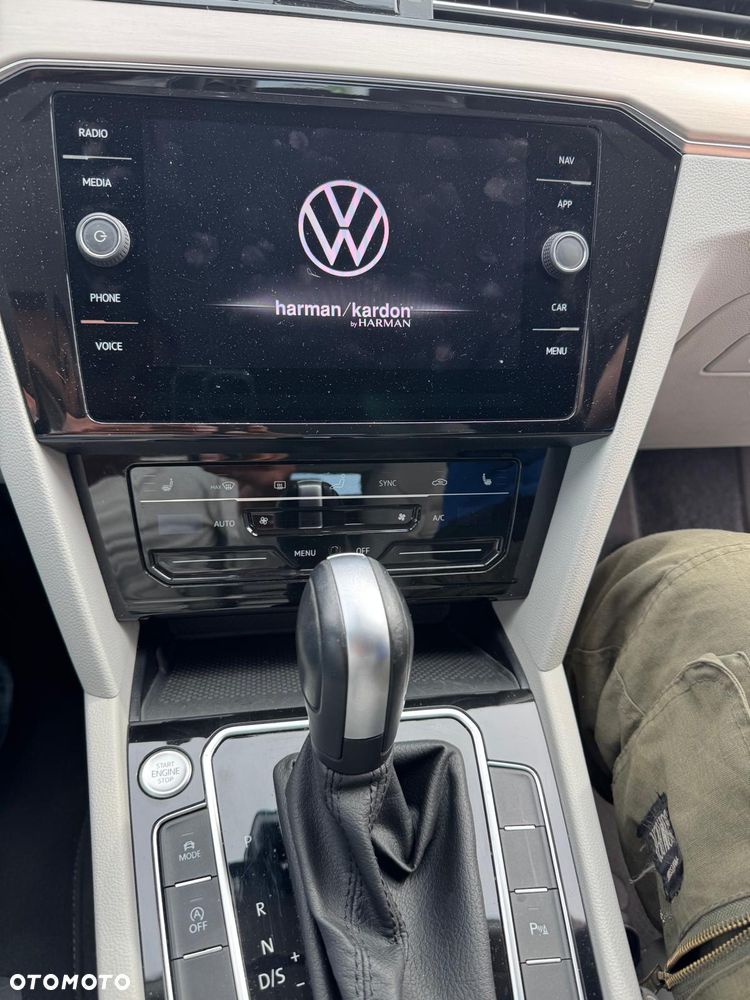 Volkswagen Passat - 34