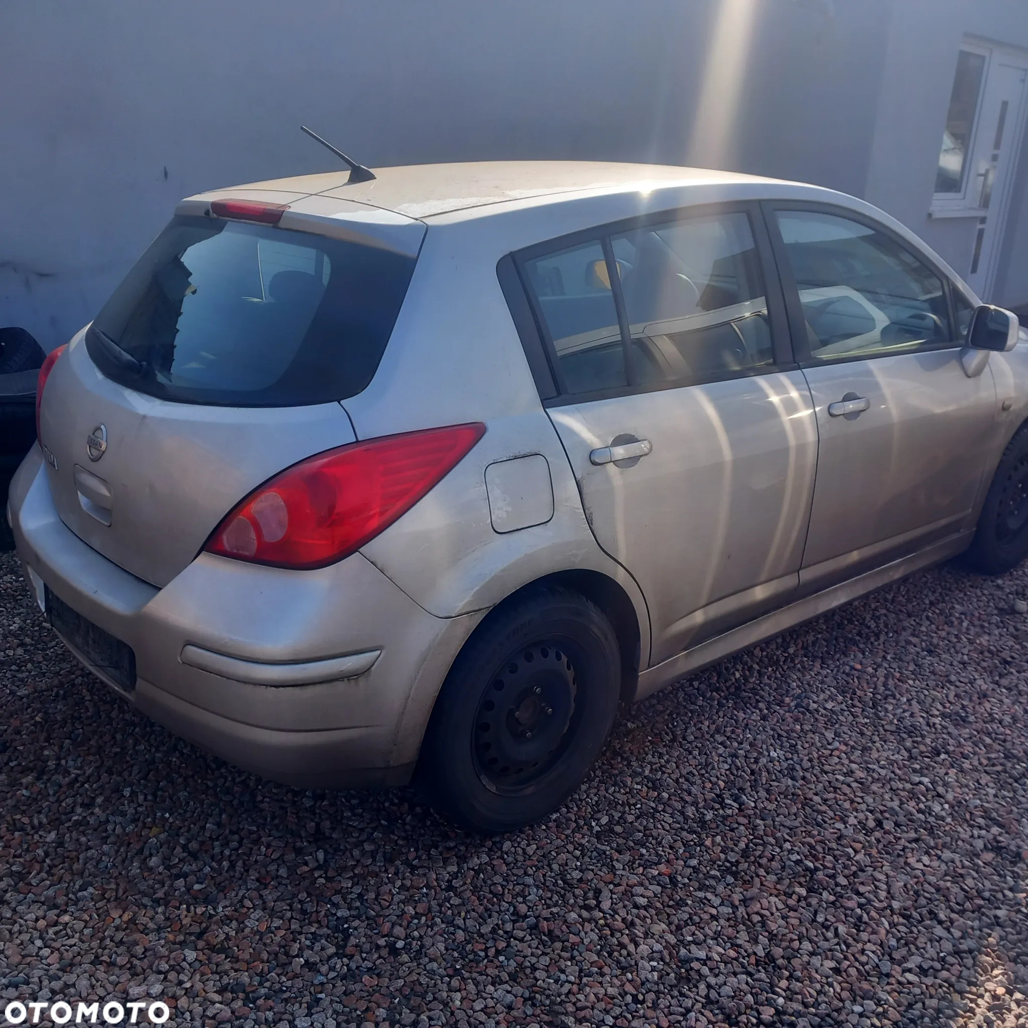 Nissan Tiida 1.6 Tekna - 4