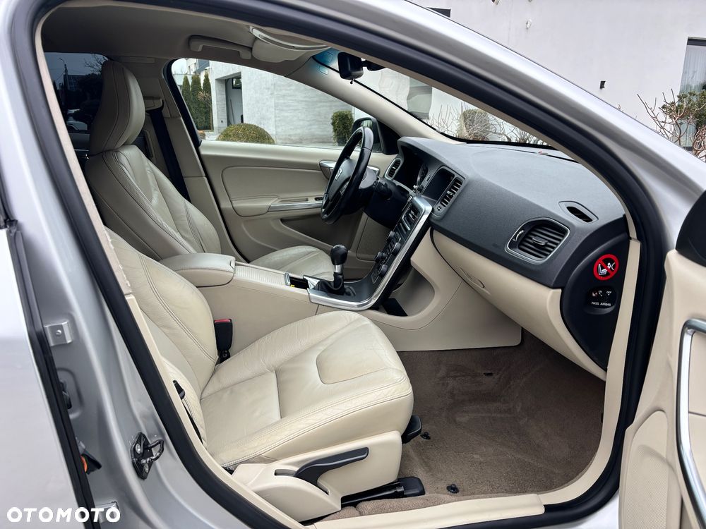 Volvo V60 DRIVe - 19