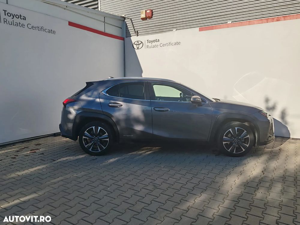 Lexus UX 250h FWD Executive - 3