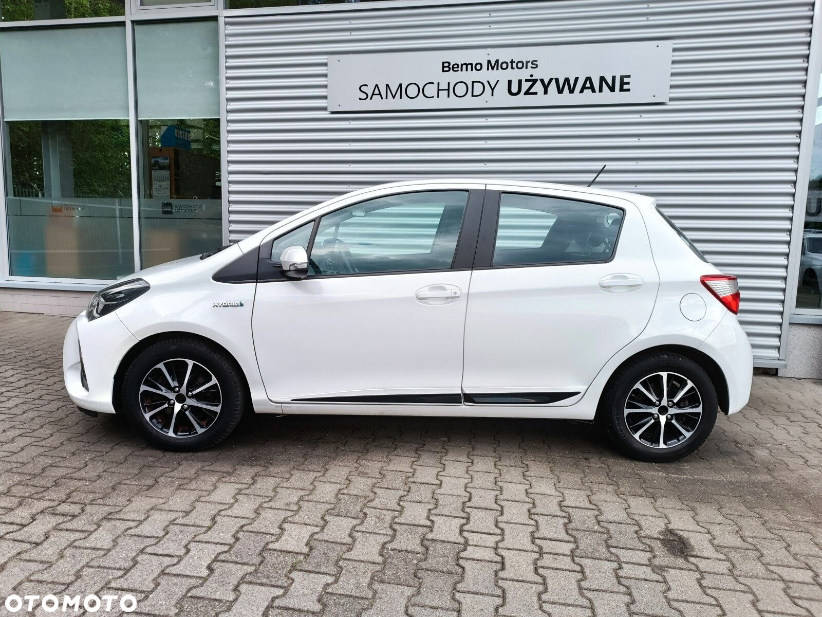 Toyota Yaris Hybrid 100 Active - 4