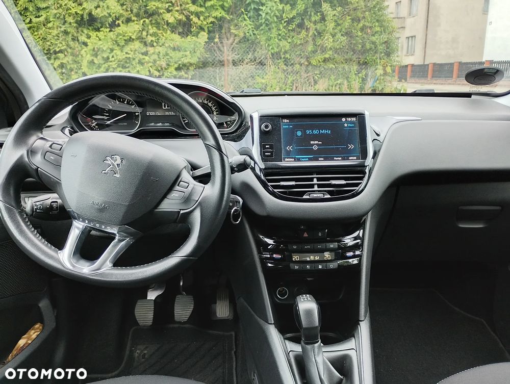 Peugeot 208 PureTech 82 Start & Stop Style - 12