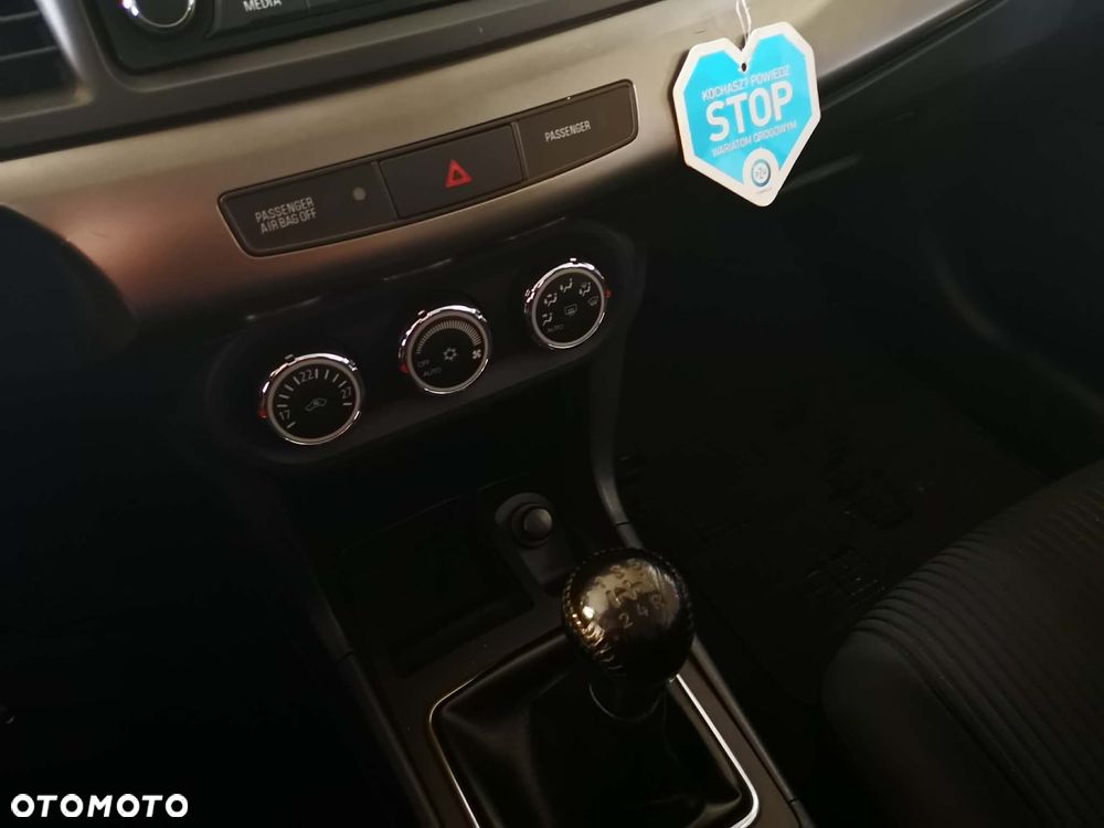 Mitsubishi Lancer 1.6 Inform - 3