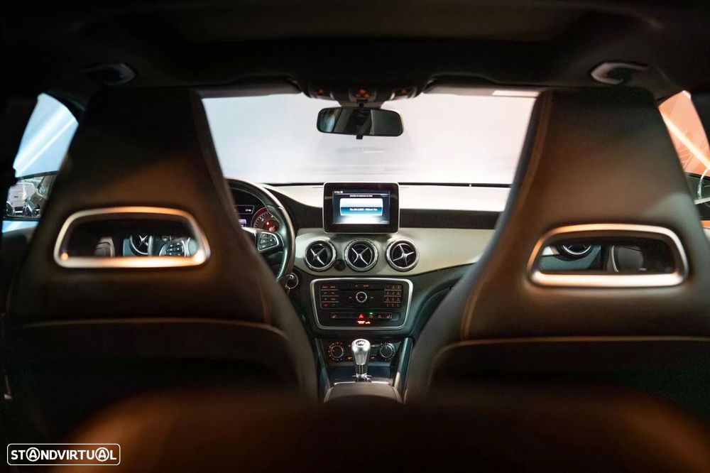 Mercedes-Benz GLA 180 CDI Urban - 11