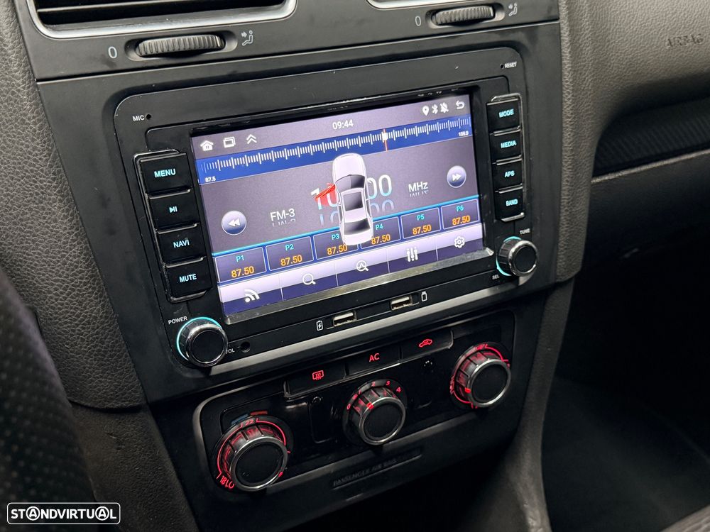 VW Golf 2.0 TDi Confortline - 21