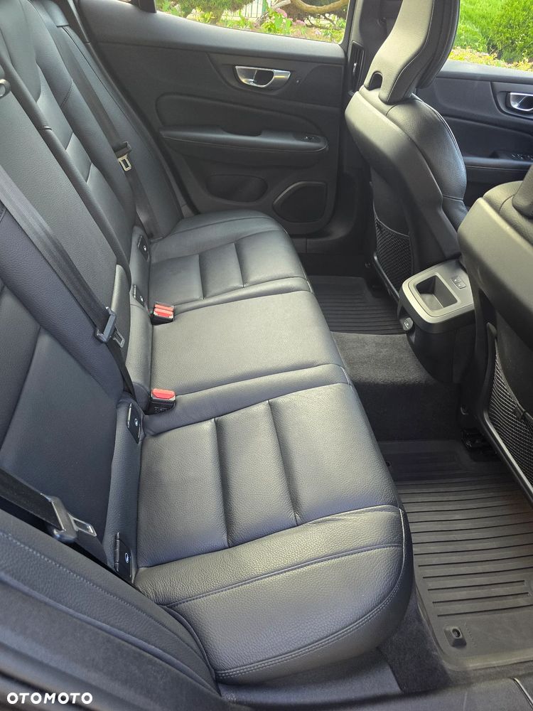Volvo S60 B5 B AWD Plus Dark - 9
