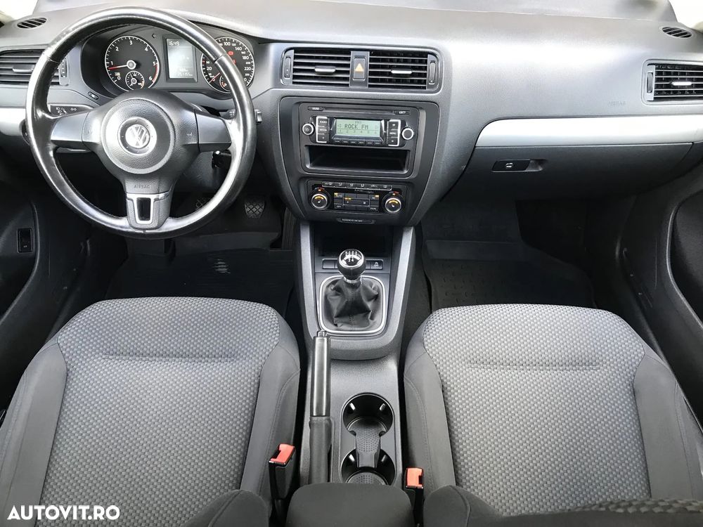 VOLKSWAGEN Jetta 2011 — imagine 35