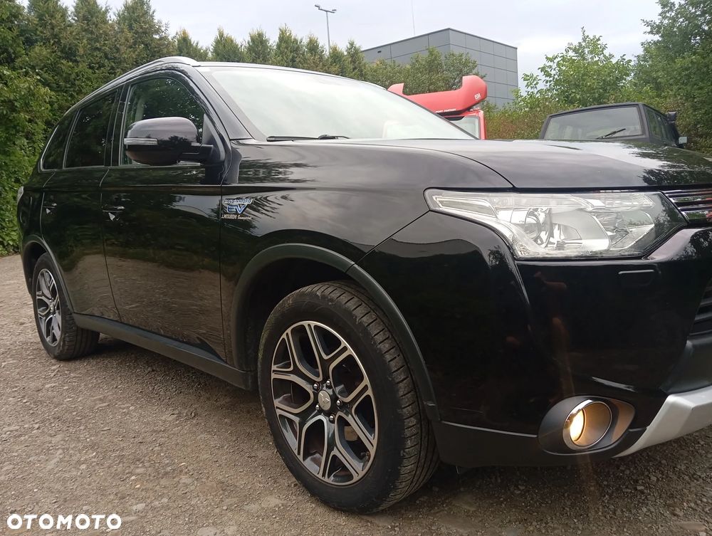 Mitsubishi Outlander Intense + - 7