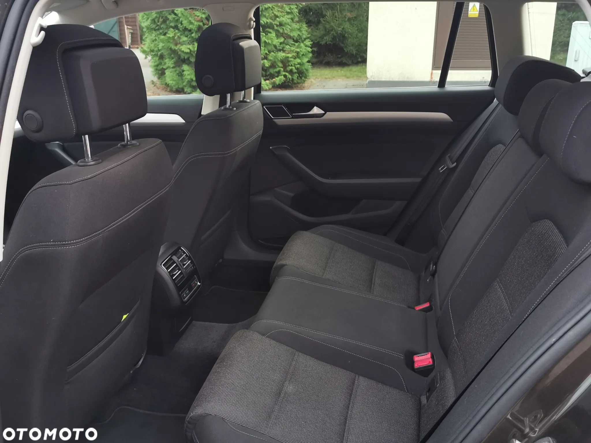 Volkswagen Passat Variant 1.6 TDI SCR DSG Business - 12