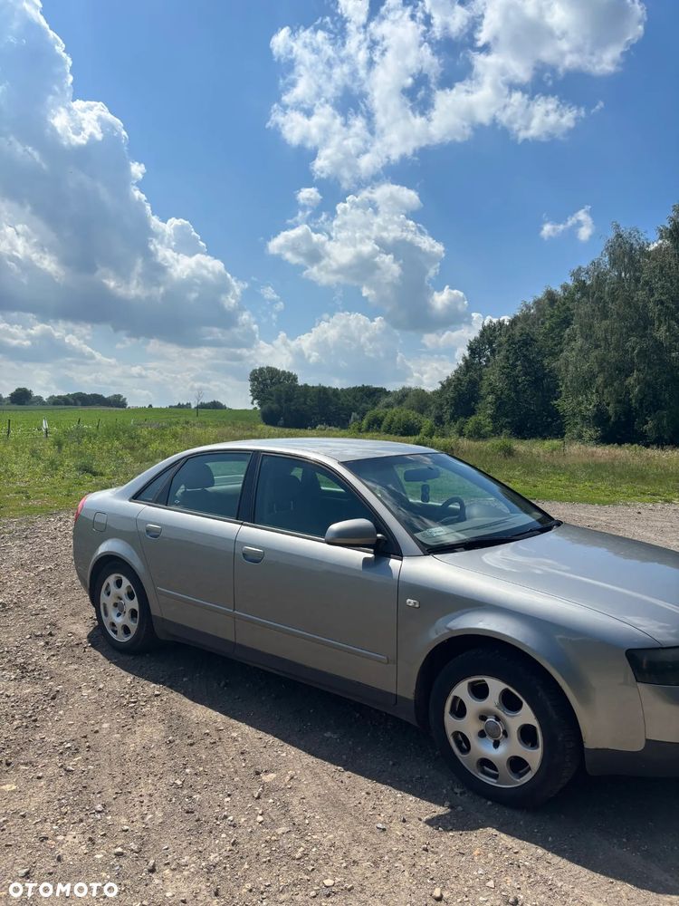 Audi A4 Limousine - 4