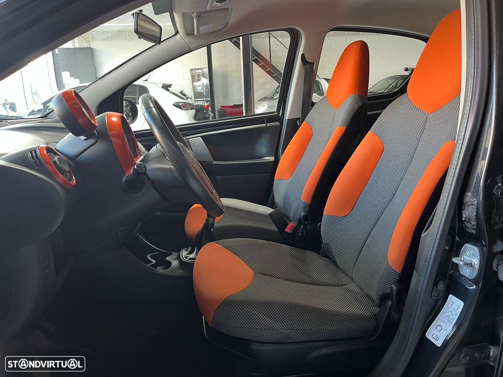 Toyota Aygo 1.0 + Sport Pack VSC - 10