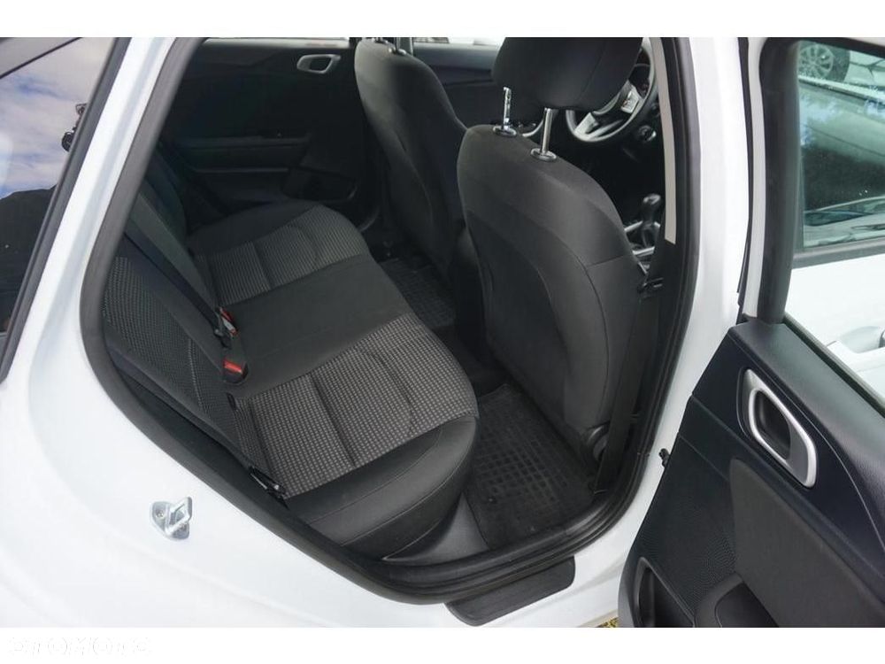 Kia Ceed - 29