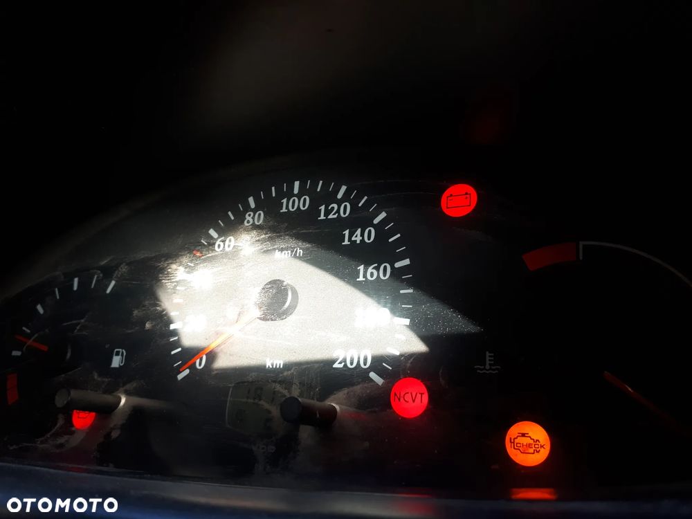 Nissan Micra - 6