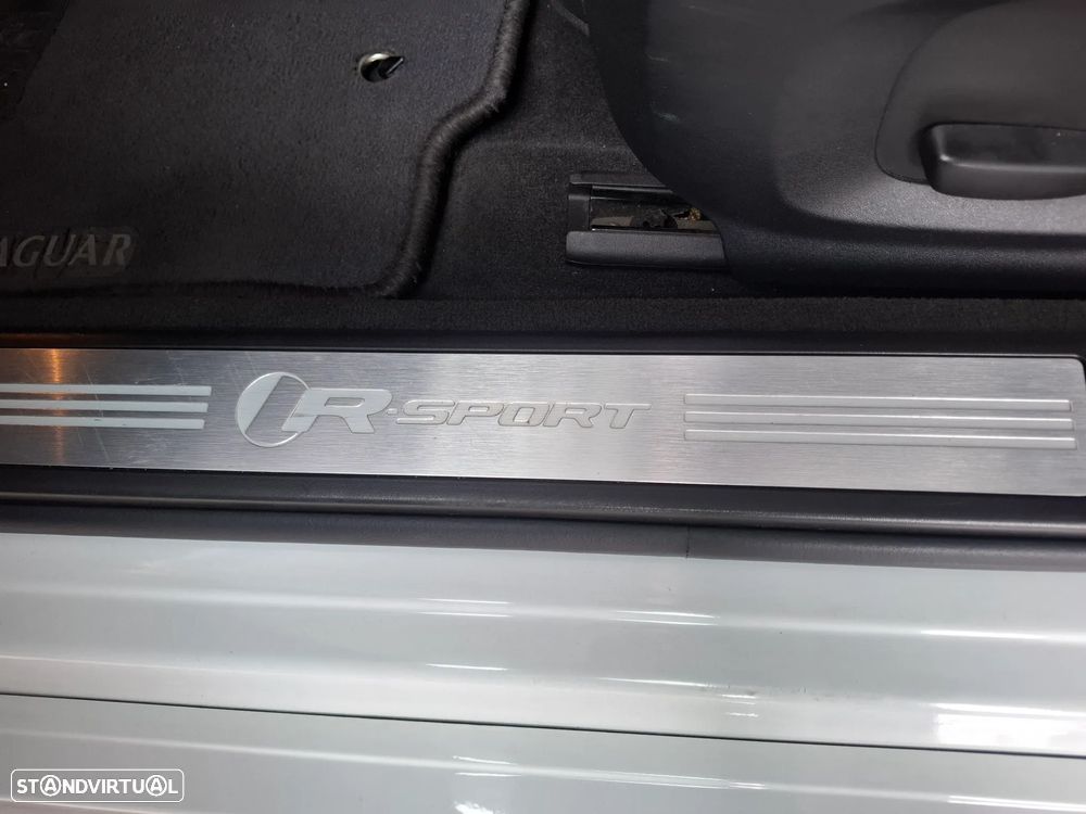 Jaguar XF Sportbrake 2.2 D R-Sport - 33