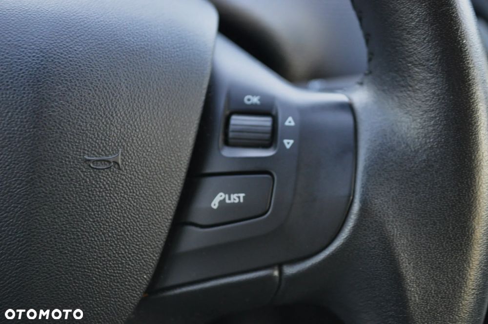 Peugeot 2008 1.2 Pure Tech Style S&S - 16