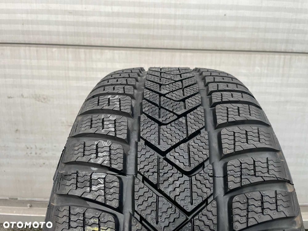 1x OPONA ZIMOWA 235/40/19 Pirelli Sotto Zero 3 XL 7,8MM - 2