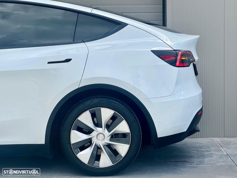 Tesla Model Y Standard Long Range RWD - 22