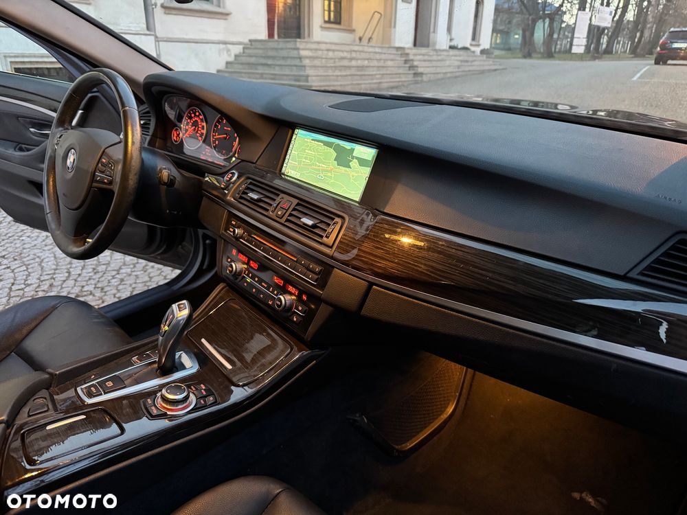 BMW Seria 5 528i - 24