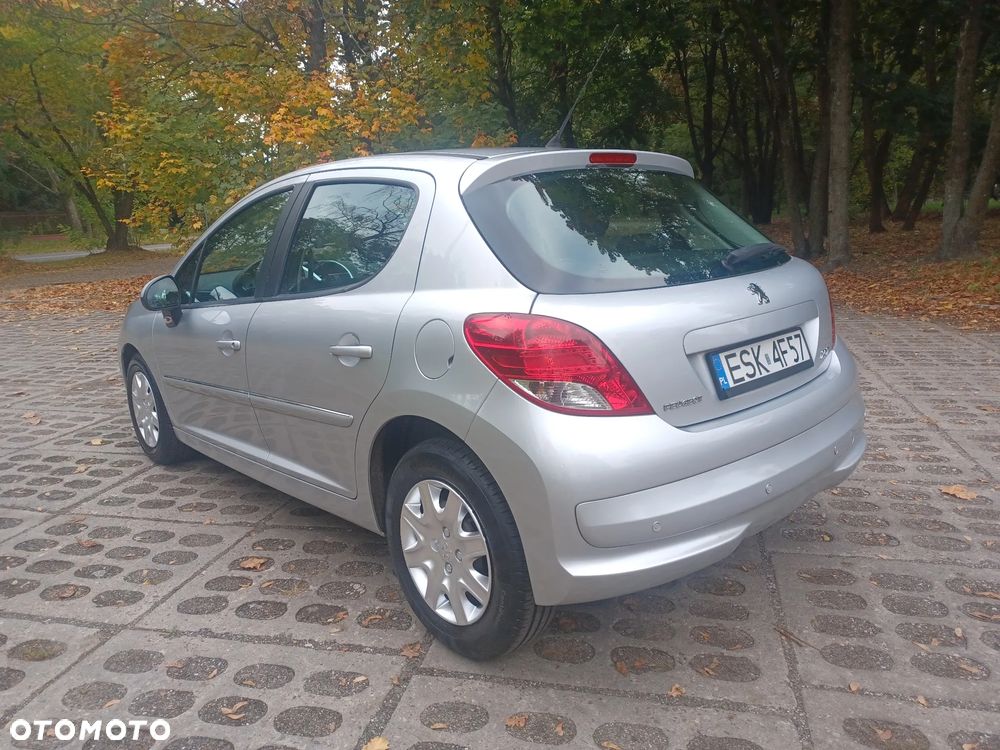 Peugeot 207 2011 photo 4