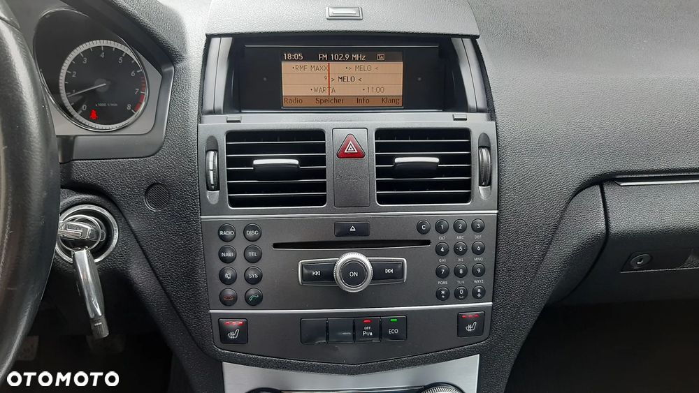 Mercedes-Benz Klasa C 180 CGI BlueEFFICIENCY Avantgarde - 21
