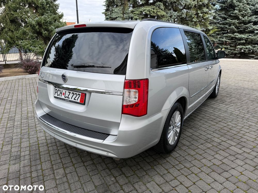 Lancia Voyager 3.6 Silver Euro6 - 10