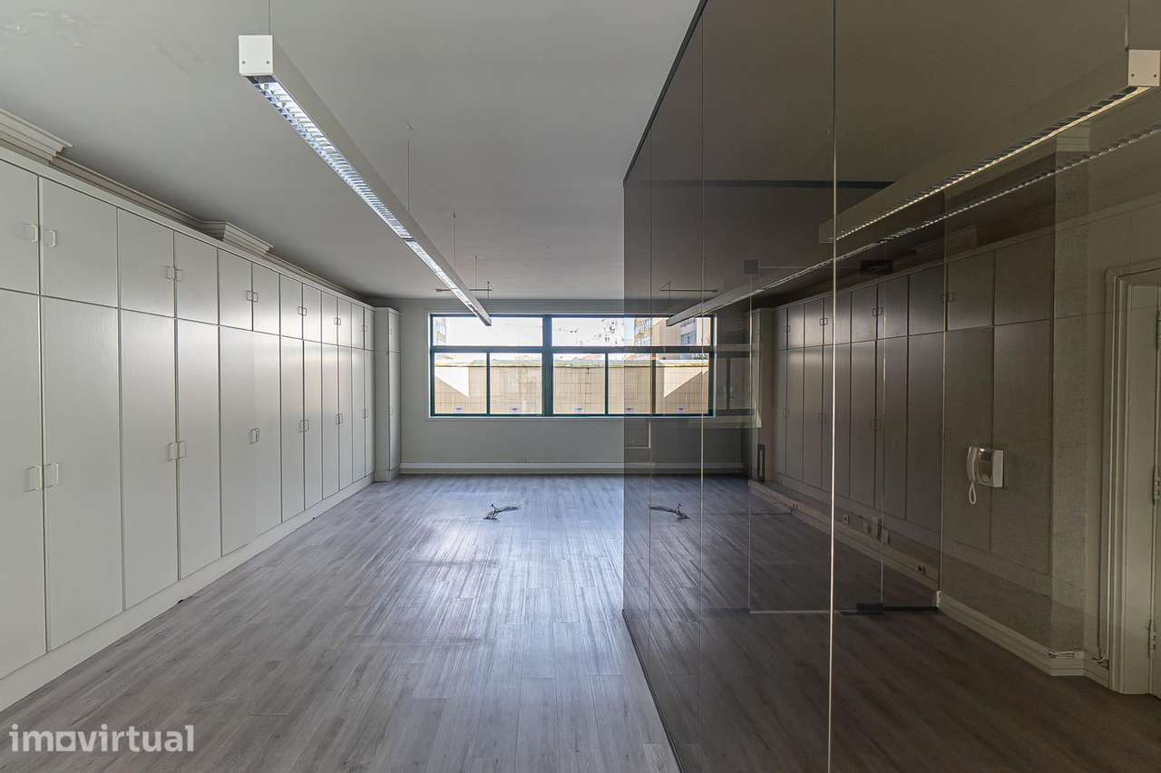 ESCRITÓRIO EM MATOSINHOS SUL , AVENIDA DA REPÚBLICA, COM 92 M² - Grande imagem: 3/23