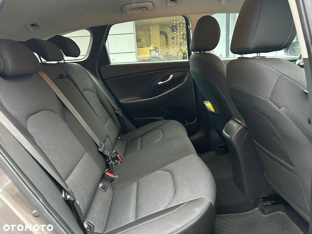 Hyundai i30 1.6 D Comfort DCT - 15