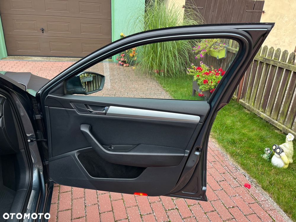 Skoda Superb 2.0 TDI DSG Ambition - 22