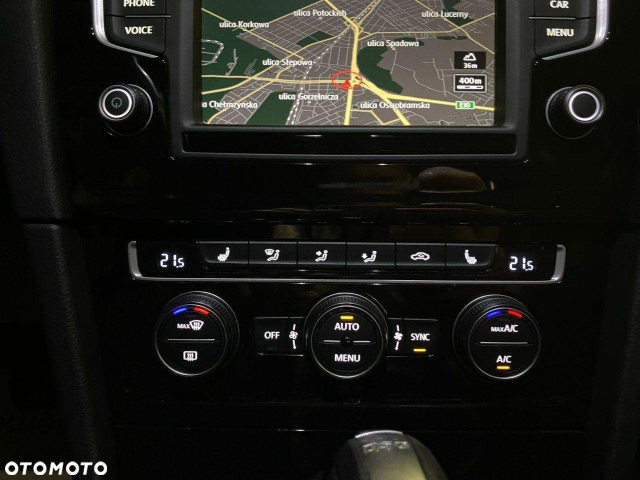 Volkswagen Golf - 22