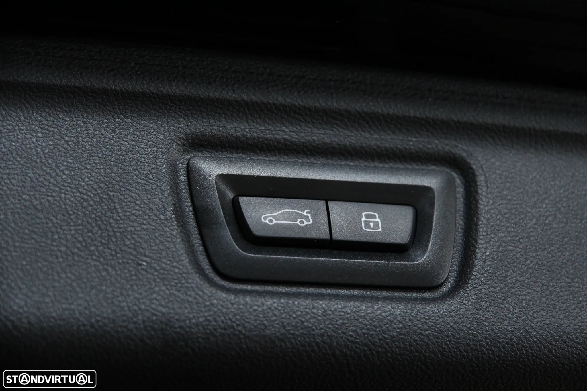 BMW 320 d Touring Pack Desportivo M Auto - 39