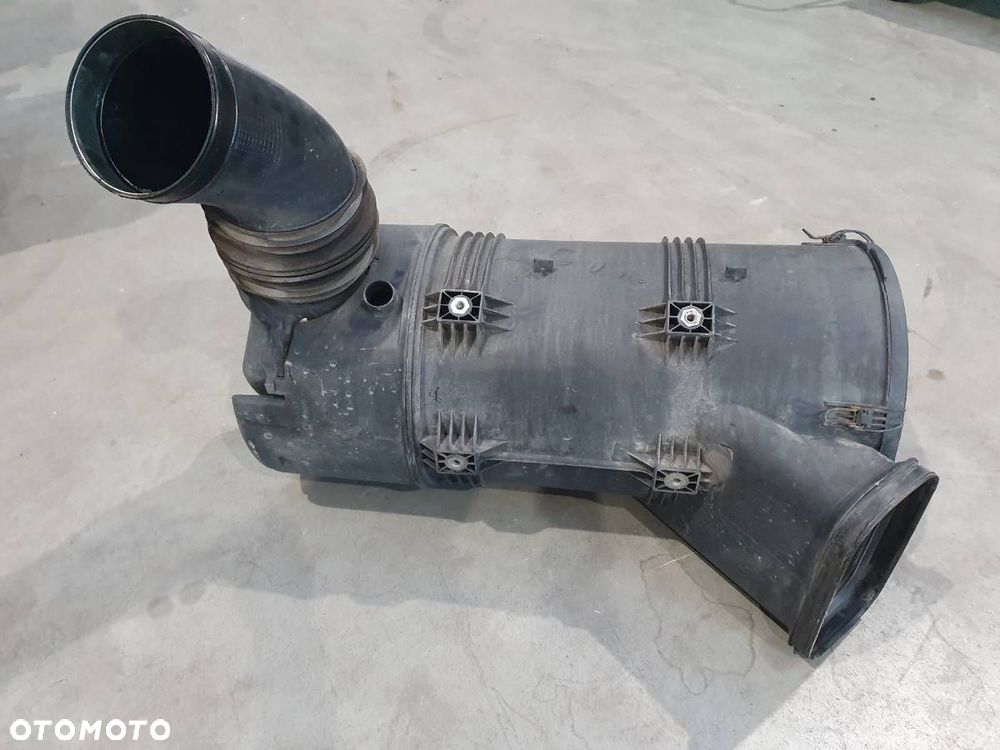 OBUDOWA FILTRA POWIETRZA MAN TGX I TGS 81084006107 - 4