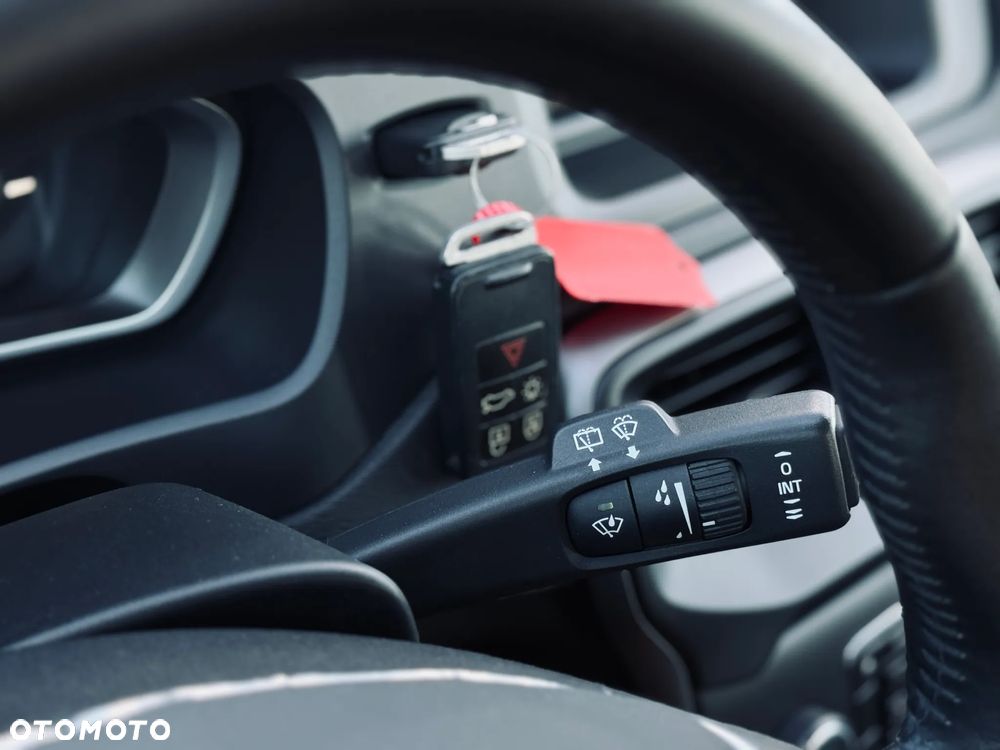 Volvo V40 T2 Momentum - 35