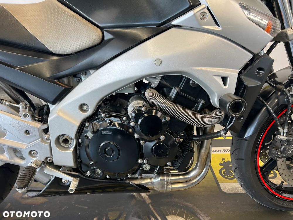 Suzuki GSR - 12