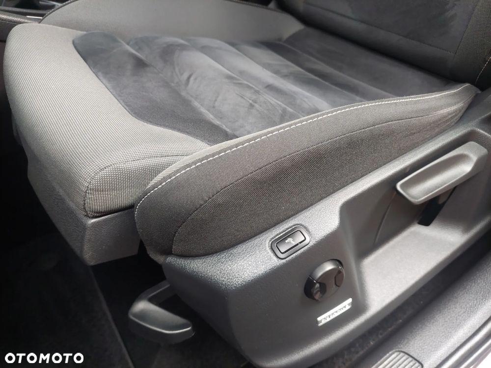 Volkswagen Golf Sportsvan VII SV 1.4 TSI BMT Highline - 38