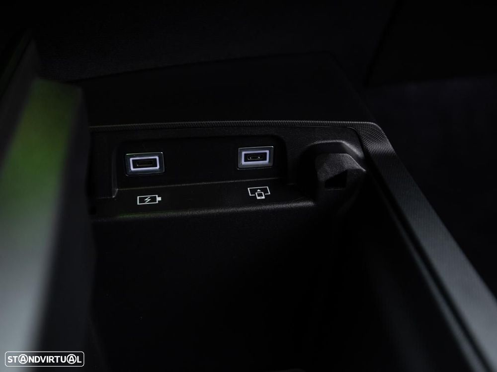 Peugeot E-3008 GT - 26