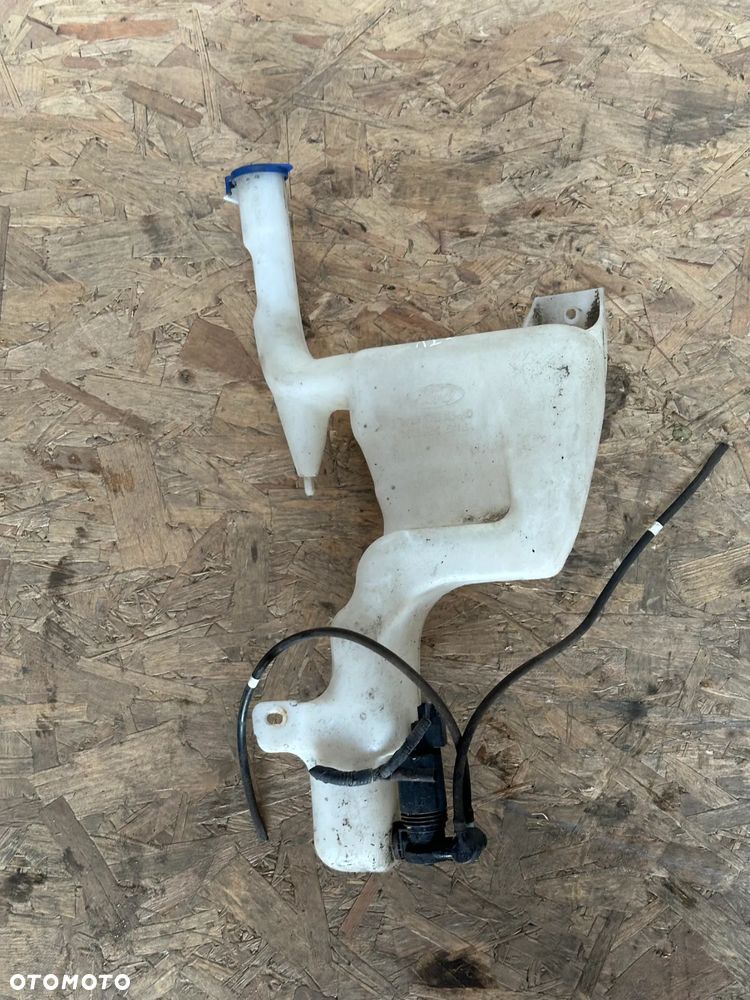 ZBIORNICZEK SPRYSKIWACZY FORD FIESTA MK7   8A61-17B613-AD - 1