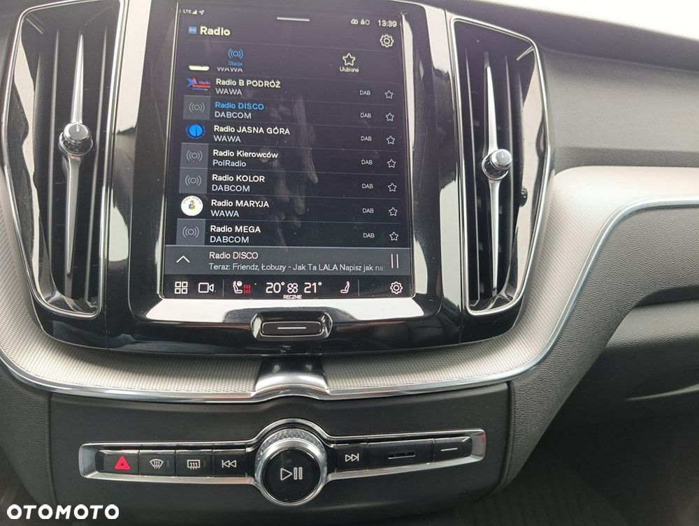 Volvo XC 60 B4 B Plus Dark - 28